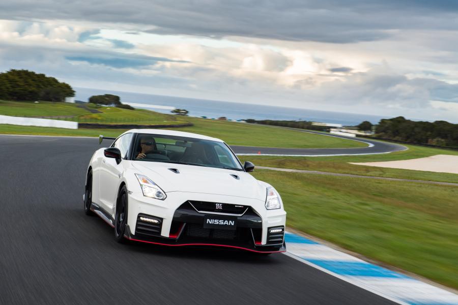 Nissan GT-R Nismo 2017 года  (AU) (фото 7 из 34)